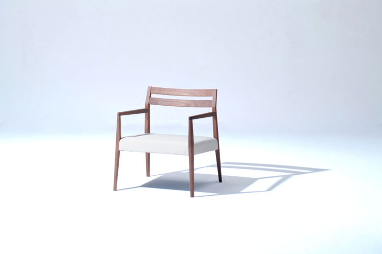 LOWEL LOUNGE / Walnut Natural Front LOWEL LOUNGE / Walnut Natural Front